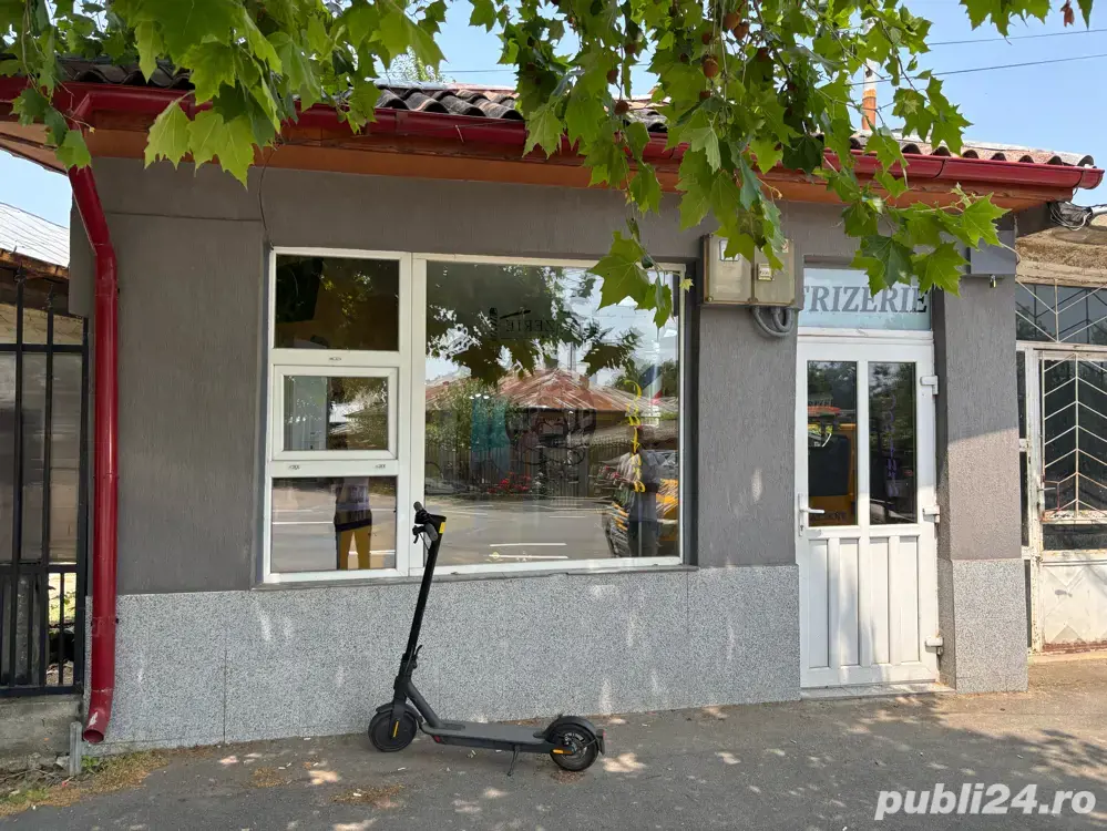 Vand spatiu comercial. Inchiriez post frizer manichiurista