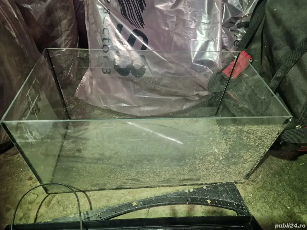 acvaru pentru pesti și capac cu led functional pret 250 lei 30 40L acvaru pentru pesti și capac cu led functional pret 250 lei 30 40L