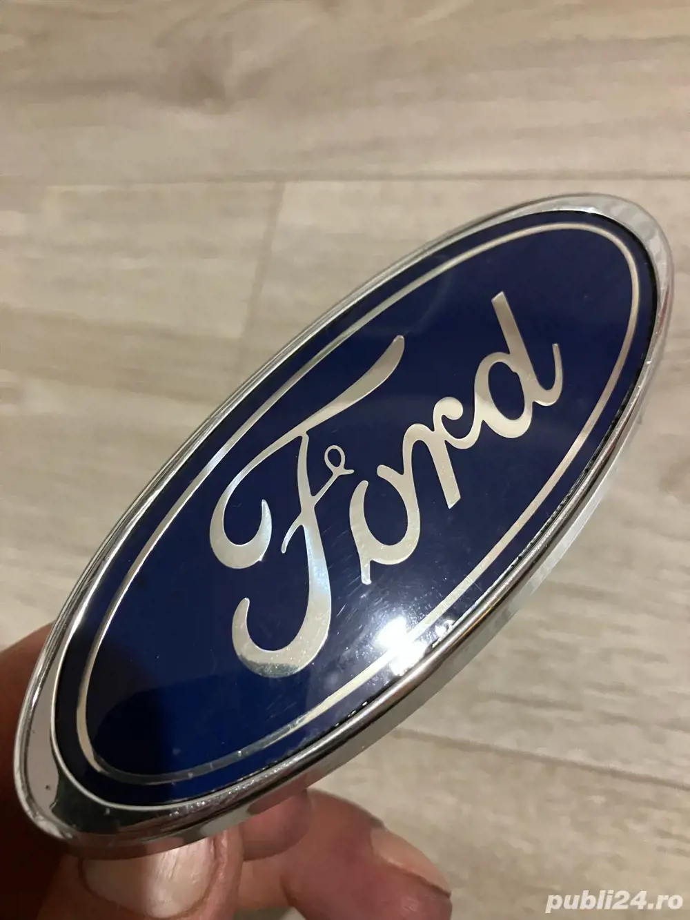 Vand emblema capota si sticla oglinda FORD