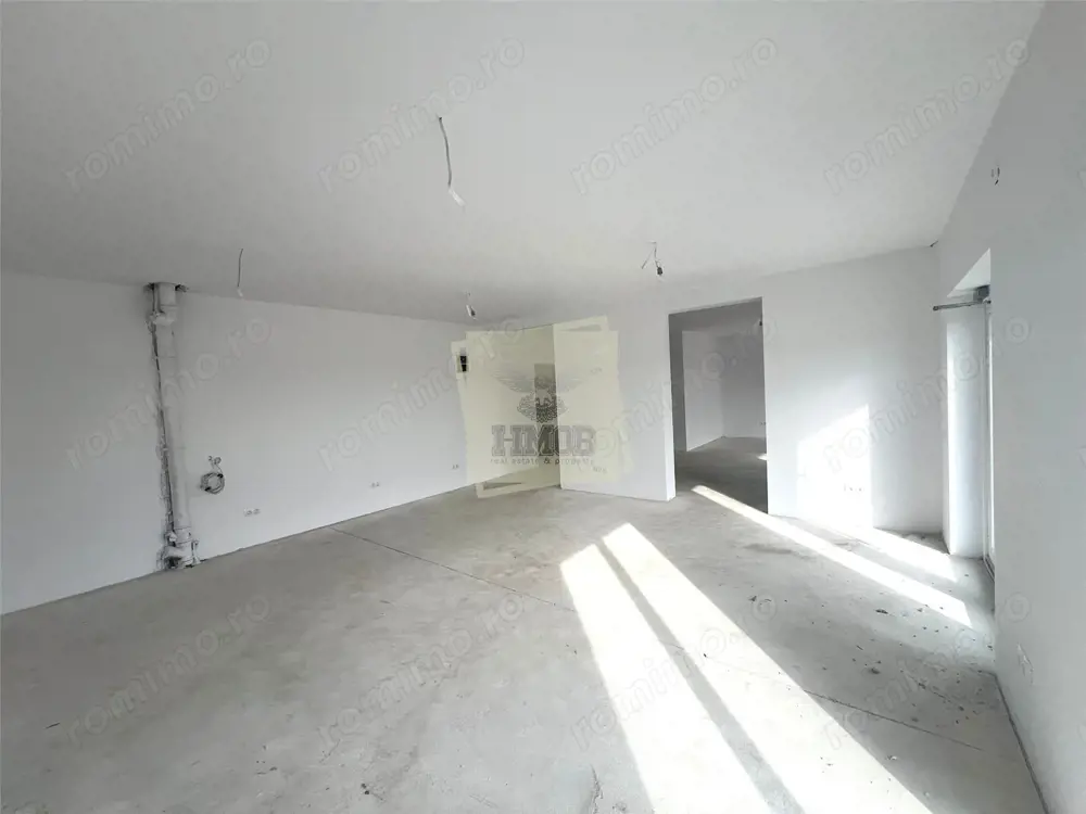 Spatiu comercial 15 euro mp cu vitrina stradala 12 ml 2 parcari