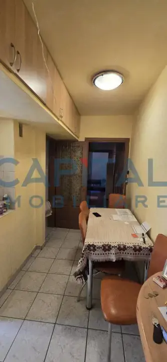 Apartament 3 camere/ Etaj 2 /Locatie excelenta- ideal  locuinta sau investitie