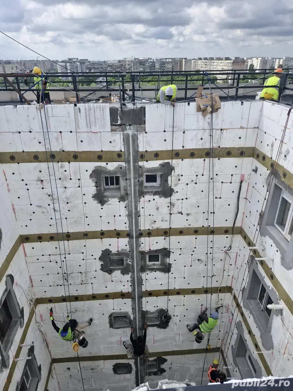 Angajez meseriasi  si salaori in contructii 