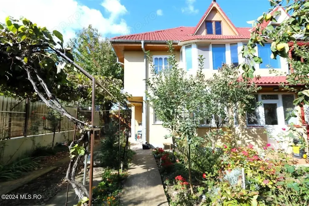 Ovidiu Sud, vila tip duplex  P+1E, 140 mp utili, deschidere pe colt!