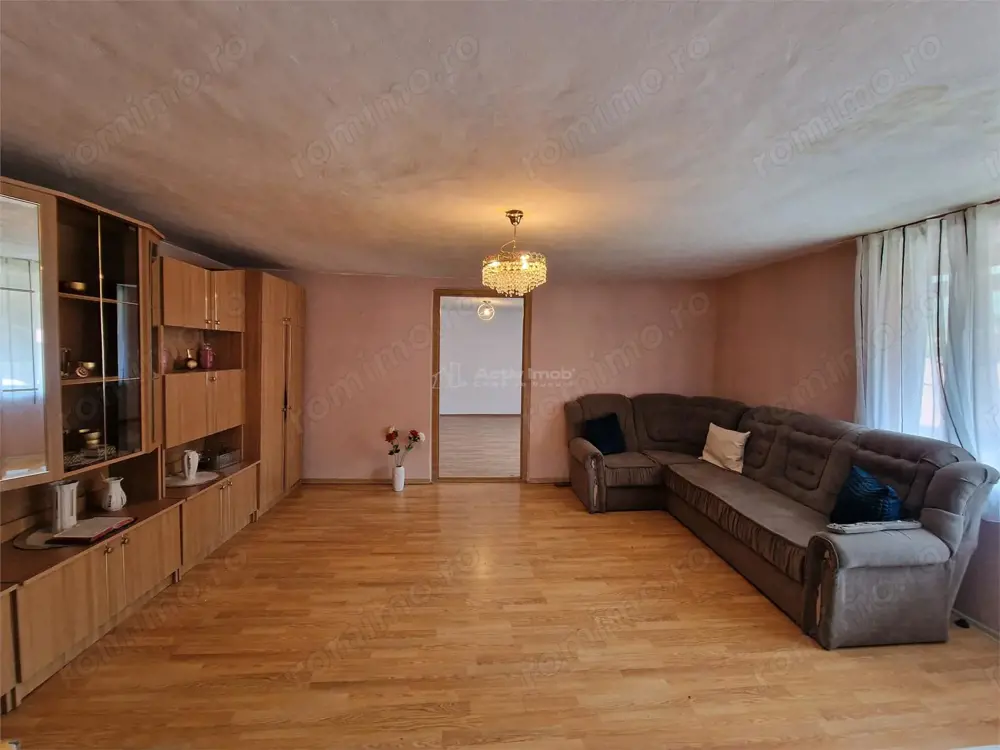 Resita Apt.Etj.1 Curte Comuna