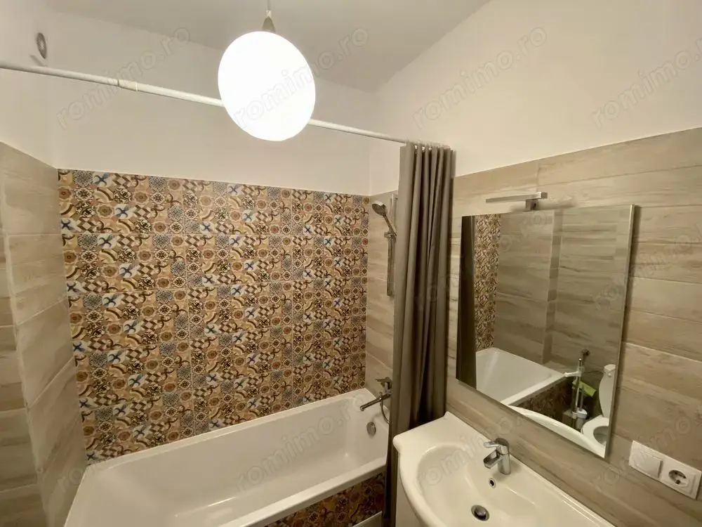 Ofer spre inchiriere garsoniera in zona  Aparatorii Patriei