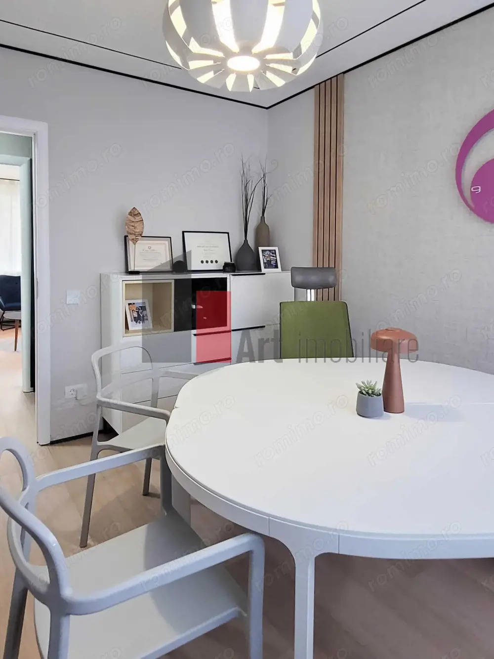 Oferim spre vanzare apartament superb de 3 camere, in Drumul Taberei