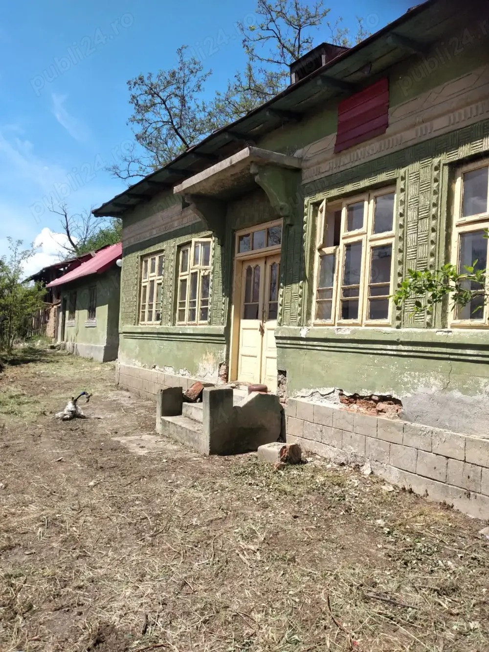 Casă taraneasca de vanzare