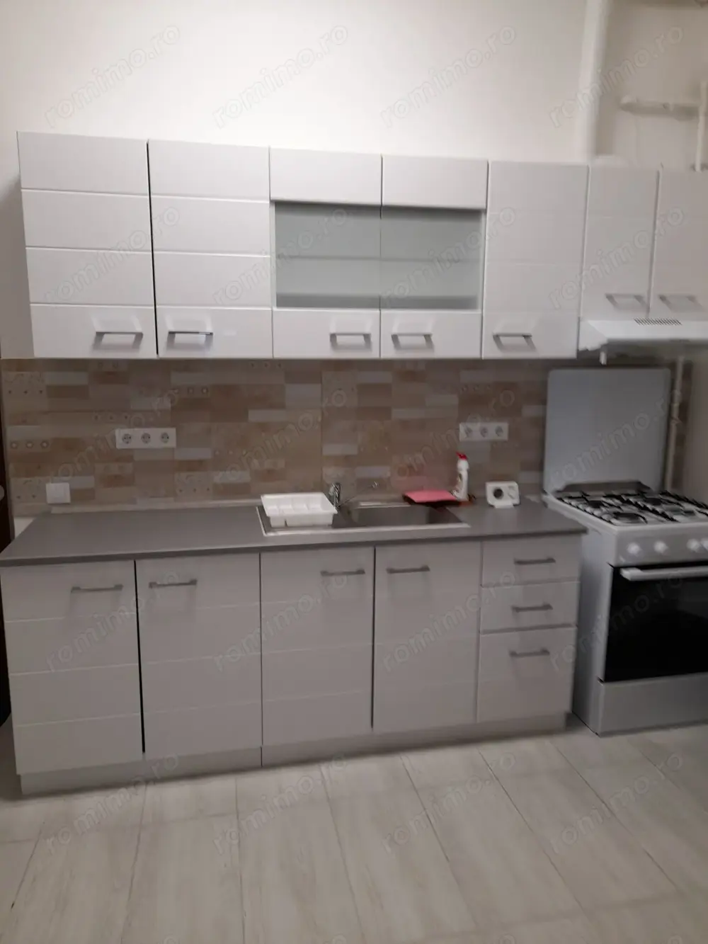 Apartament 2 camere semidecomandat,  5 min METROU PIPERA