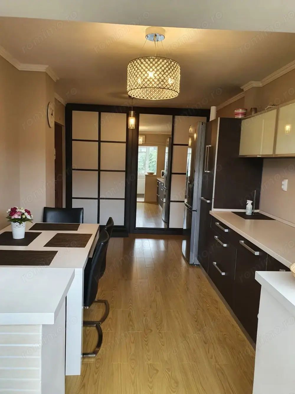 Oferim spre inchiriere aprtament cu trei camere in zona Cismigiu