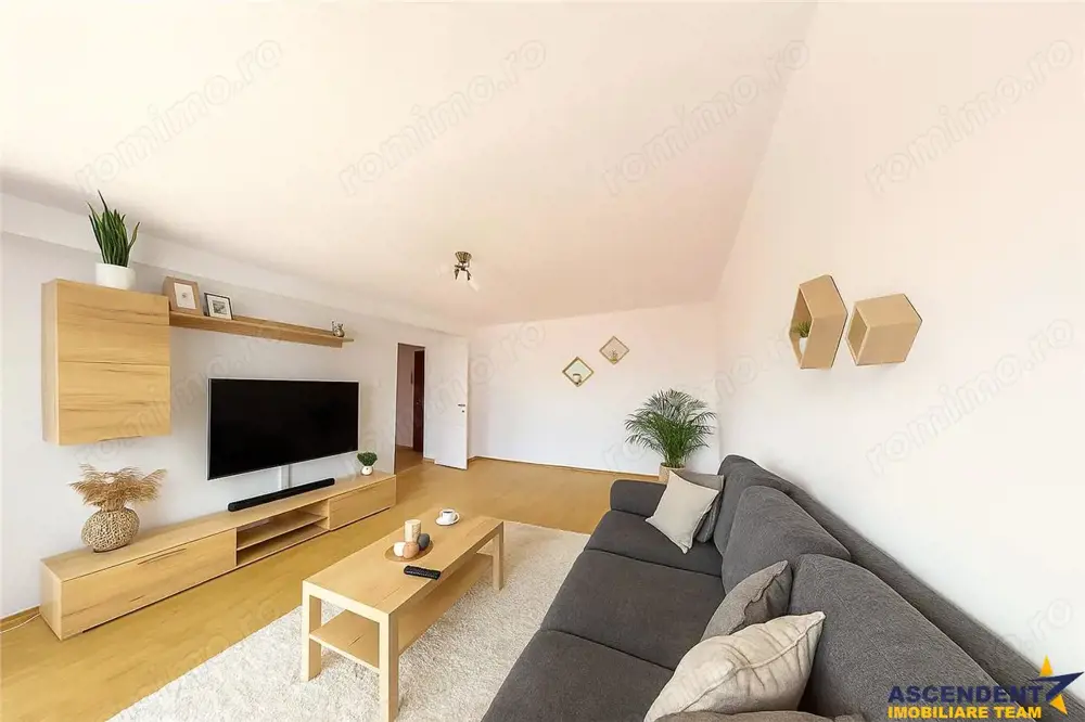 Decomandat,60mp,vitalizat,2 balcoane,living 24mp,areal linistit,Scriitorilor,Brasov