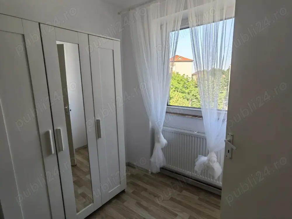Închiriez apartament 