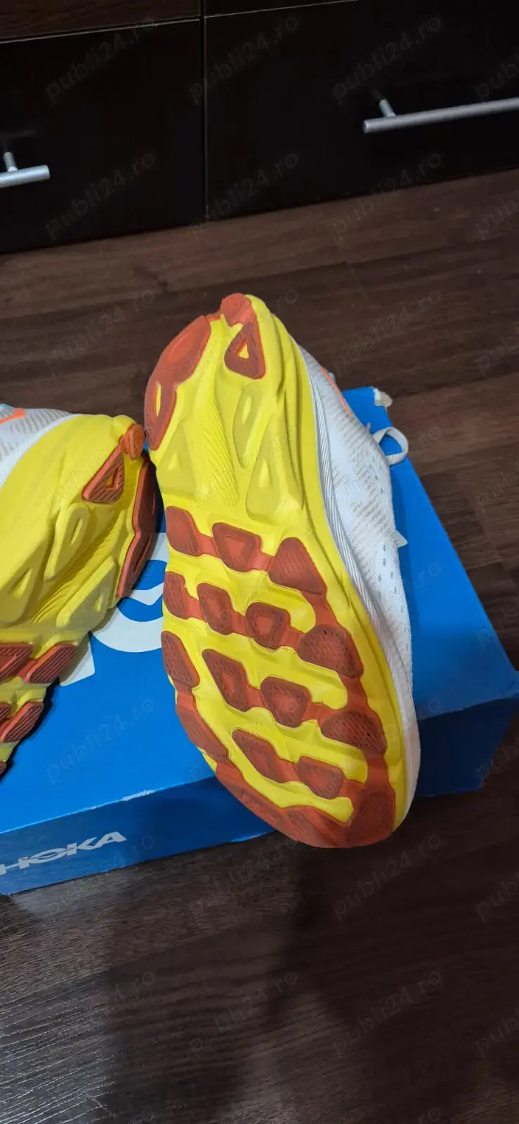 Vand adidasi hoka clifton 9.