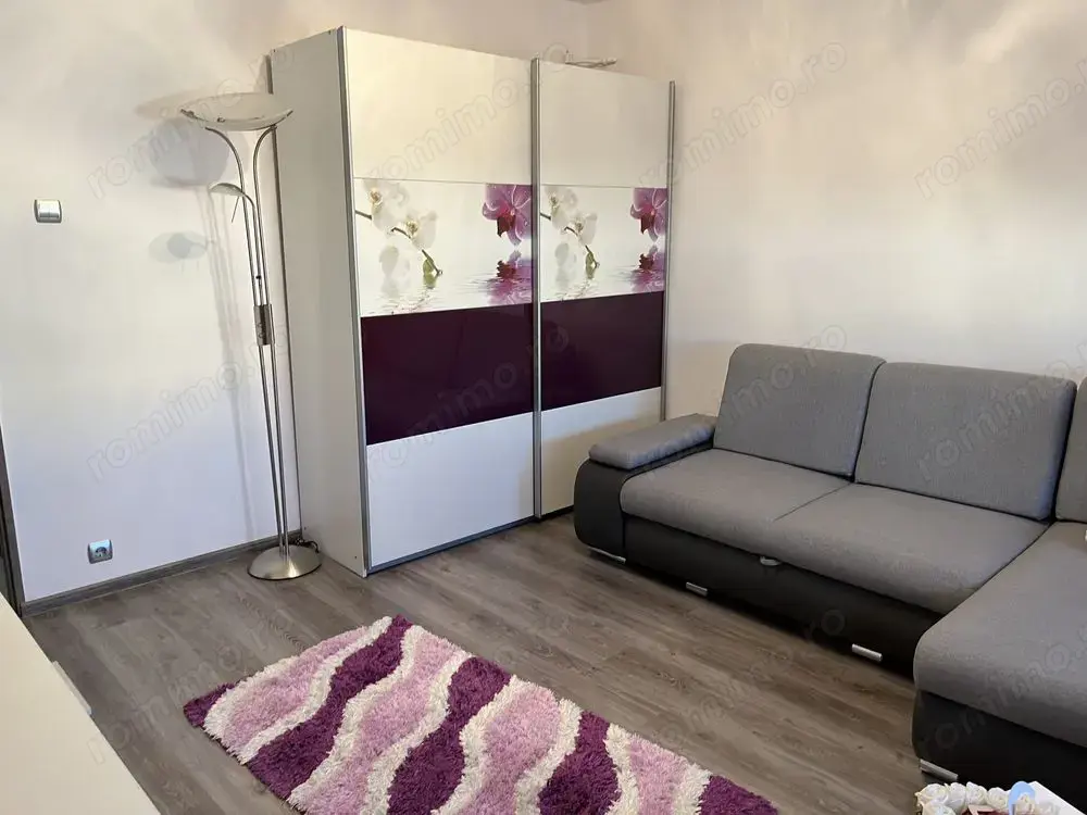 Garsoniera de inchiriat la Piata Romana