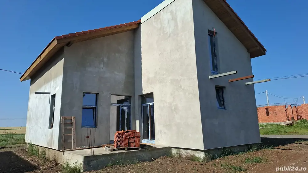 Vand casa la gri FANTANELE cartier nou 