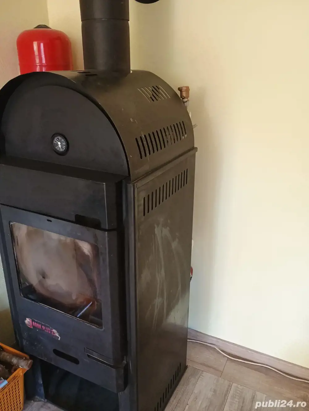 vând termosemineu folosit o iarna pret 1800 negociabil in perfecta stare de funcționare pret achiziț