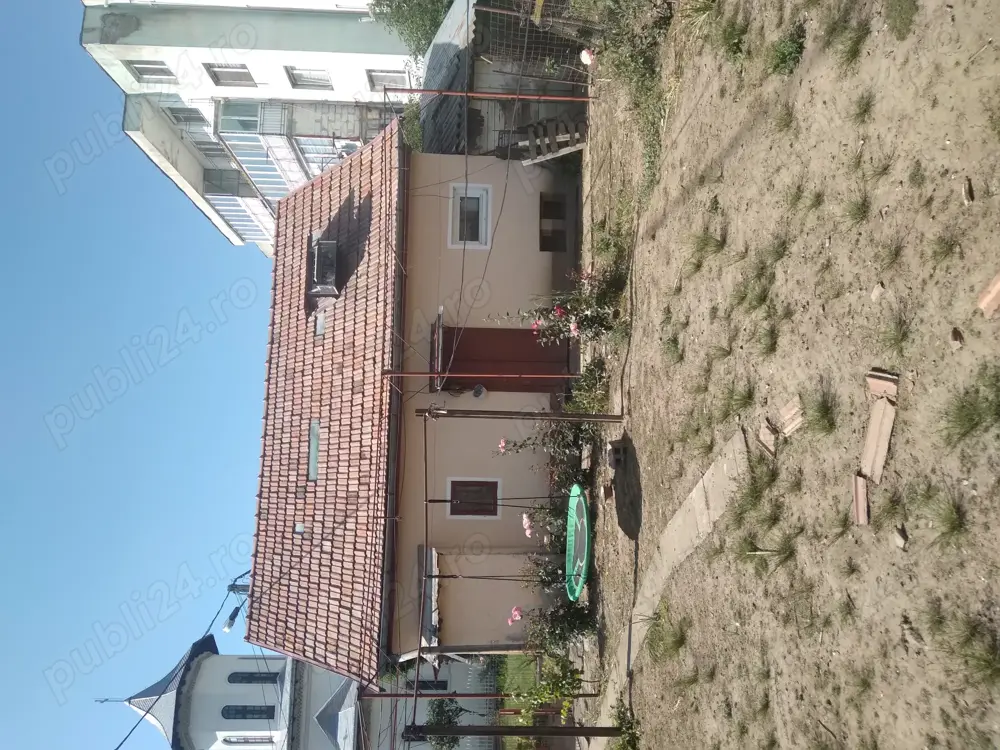 Vând casă an cartier combinat