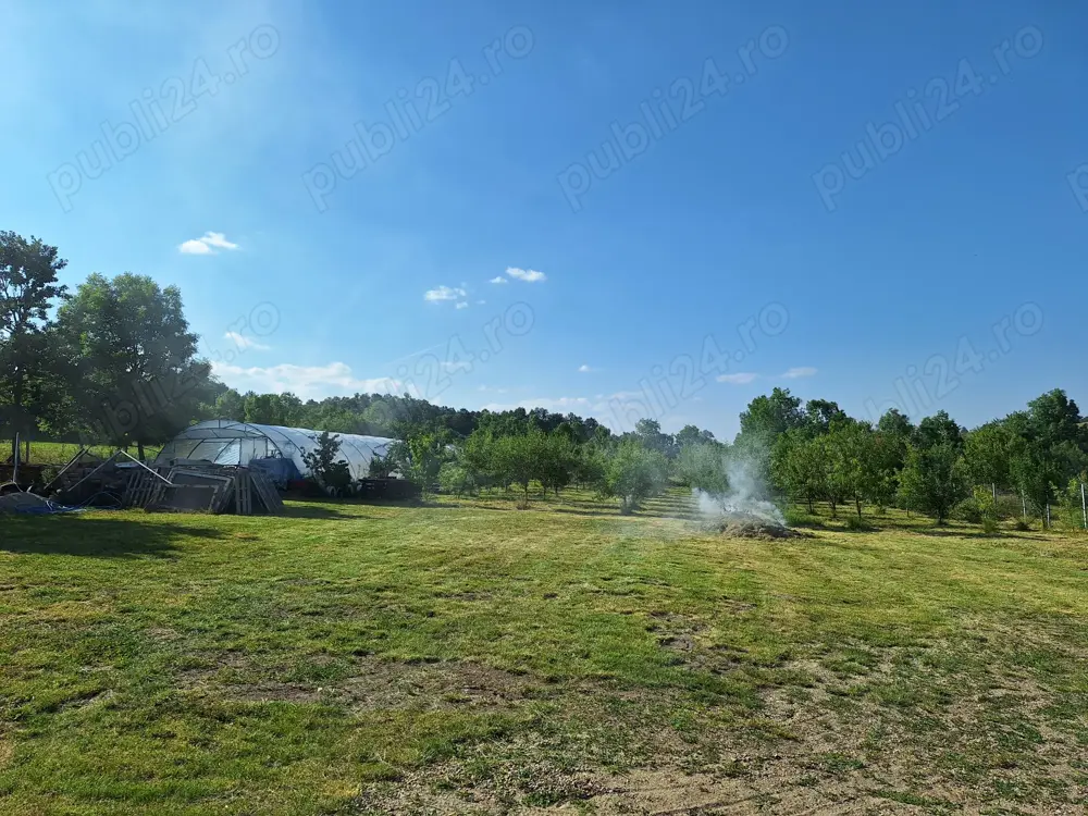 Vând casa de vacanta