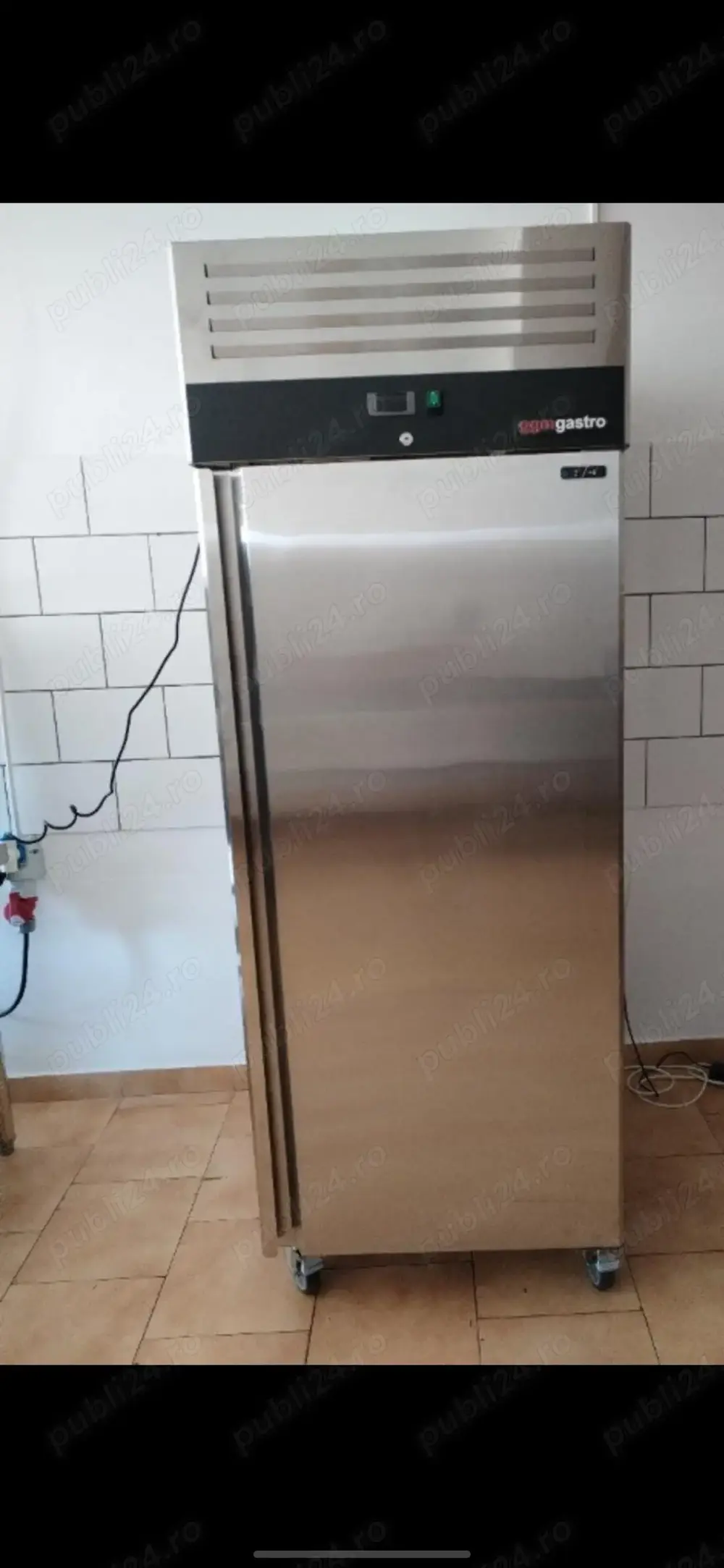 Vand Frigider Profesional Nou,440 Litri