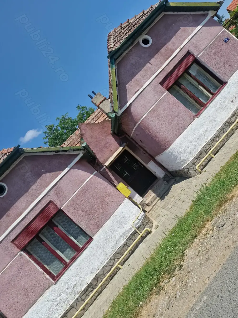 Casa de vanzare aproape de strand termal și centru Deta  la 45 km de Timisoara