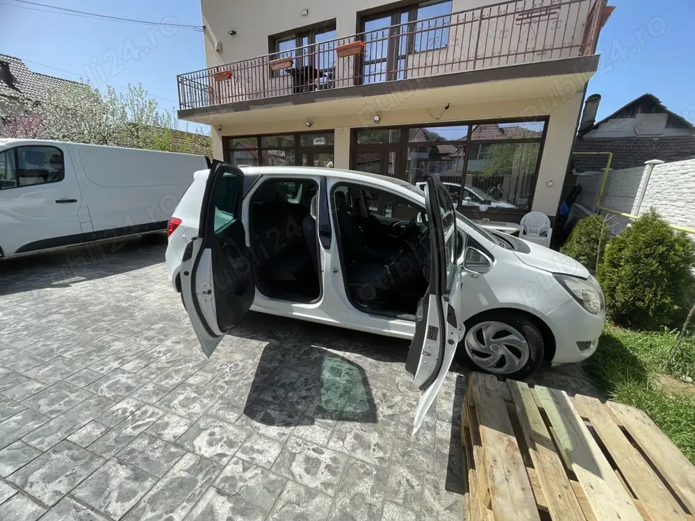 Flota partenera Uber    Bolt inchirieaza Opel Meriva .