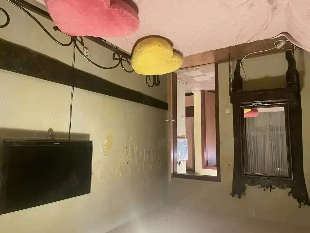 B-dul Republicii,linga Palatul Justitie,4 camere dec, et.1,2 bai,balcon mare,garaj sub bloc,500 euro B-dul Republicii,linga Palatul Justitie,4 camere dec, et.1,2 bai,balcon mare,garaj sub bloc,500 euro