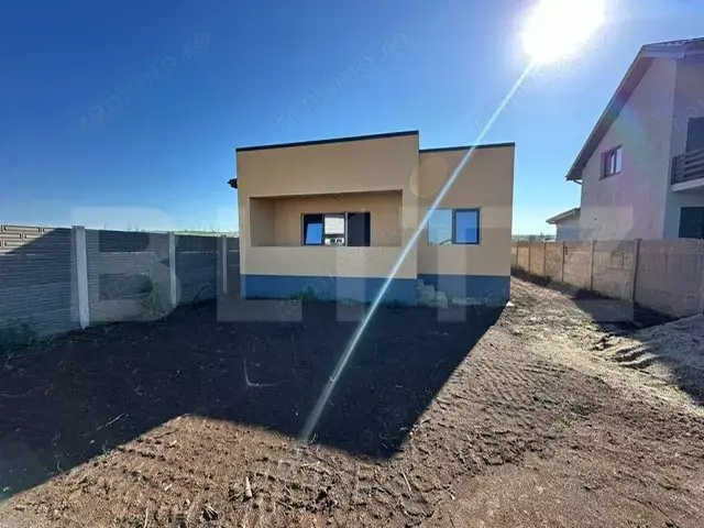 Casa mediteraneana parter, 130 mp utili, zona Simnicu de Jos Casa mediteraneana parter, 130 mp utili, zona Simnicu de Jos