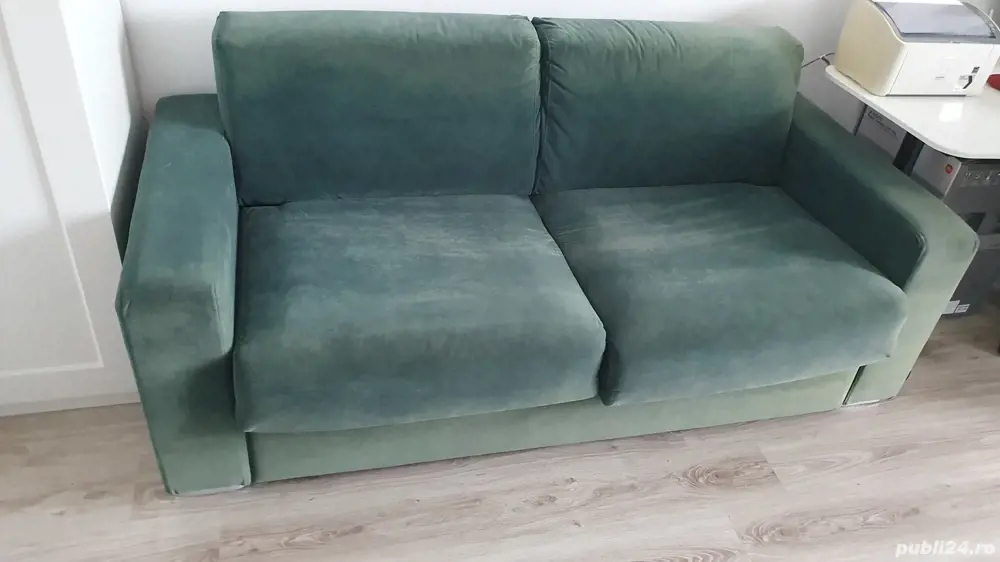 Vand canapea extensibila cu saltea.