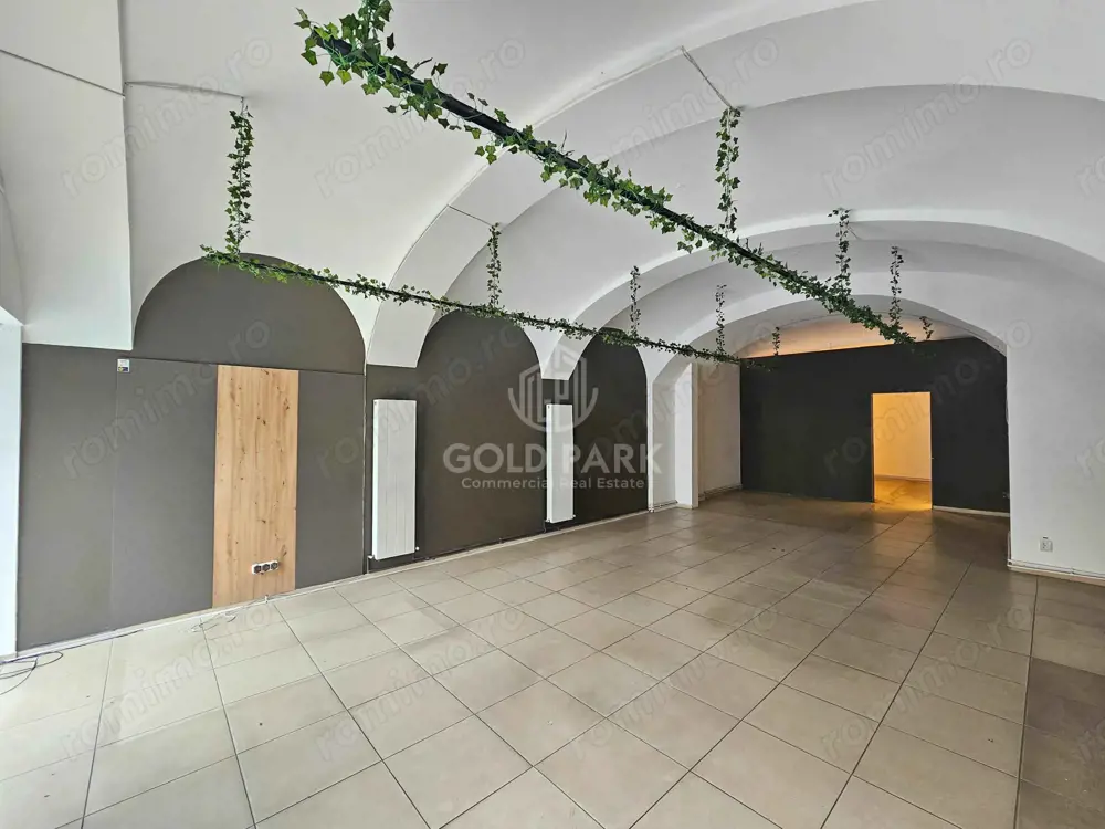 : : Spatiu cu PRELUARE CHIRIASI- Trafic INTENS/Vitrina la Strada : : : : Spatiu cu PRELUARE CHIRIASI- Trafic INTENS/Vitrina la Strada : :