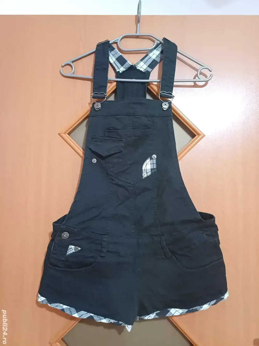 Vand salopeta, M, in stare perfectă. Fără nici un defect. Se pot regla bretelele la umeri