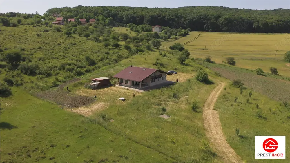 Casa cu teren 4.6 hectare la 17 km de Targu Mures