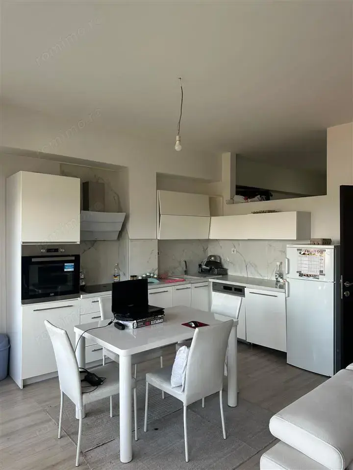 Garsoniera de inchiriat in zona 1 Mai