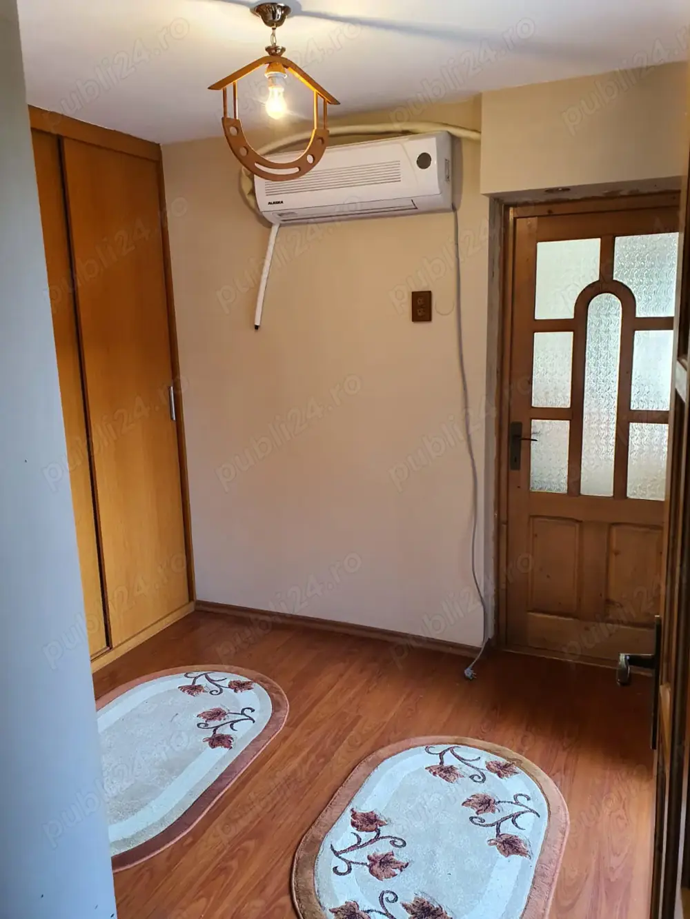 Casă de vânzare în orașul Giurgiu str Griviței nr 138. Preț 90000 euro negociabil. 