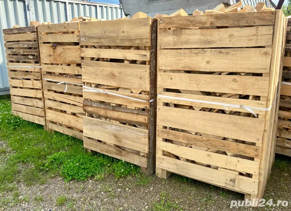 Paleți cu resturi din lemn de rășinoase 