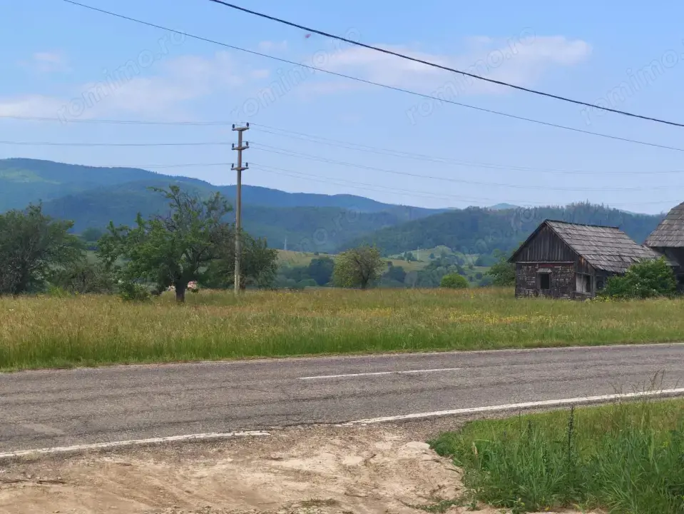 Casa+teren 5000mp, 70ml la DN 2E, zona Cacica, Radauti