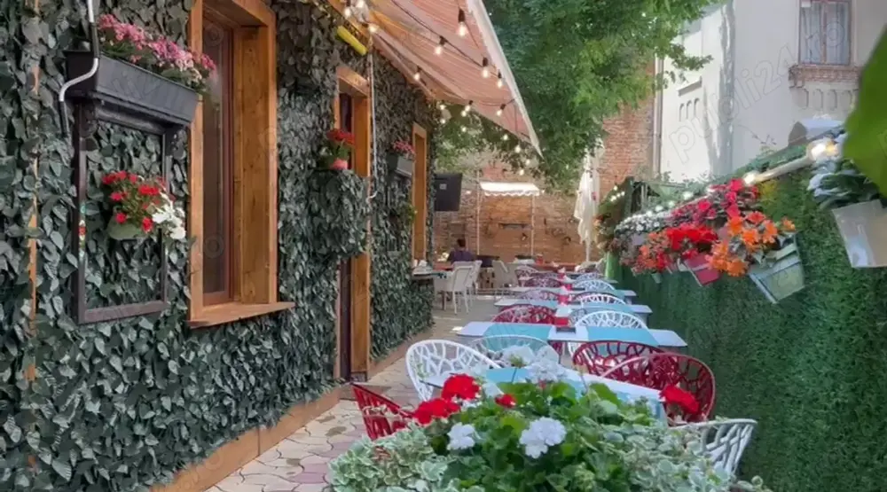 Angajez persoana la vase pentru restaurant romanesc