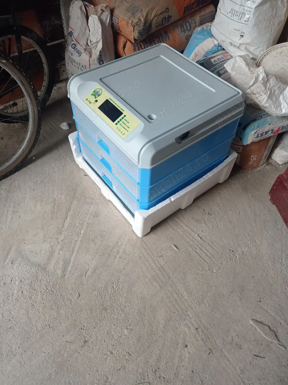 Incubator automat de 192 ouă 