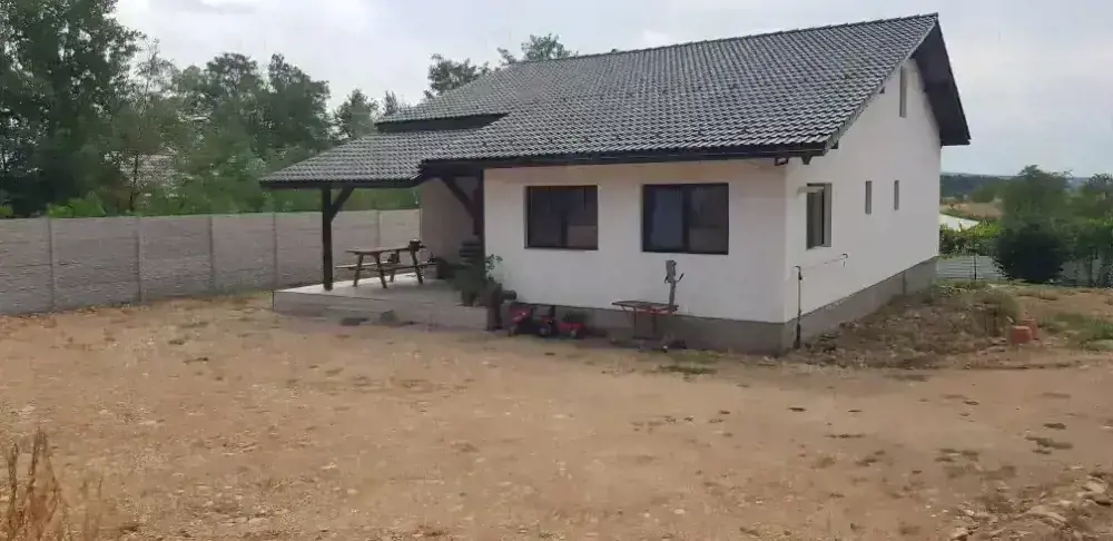 Casa noua de vanzare