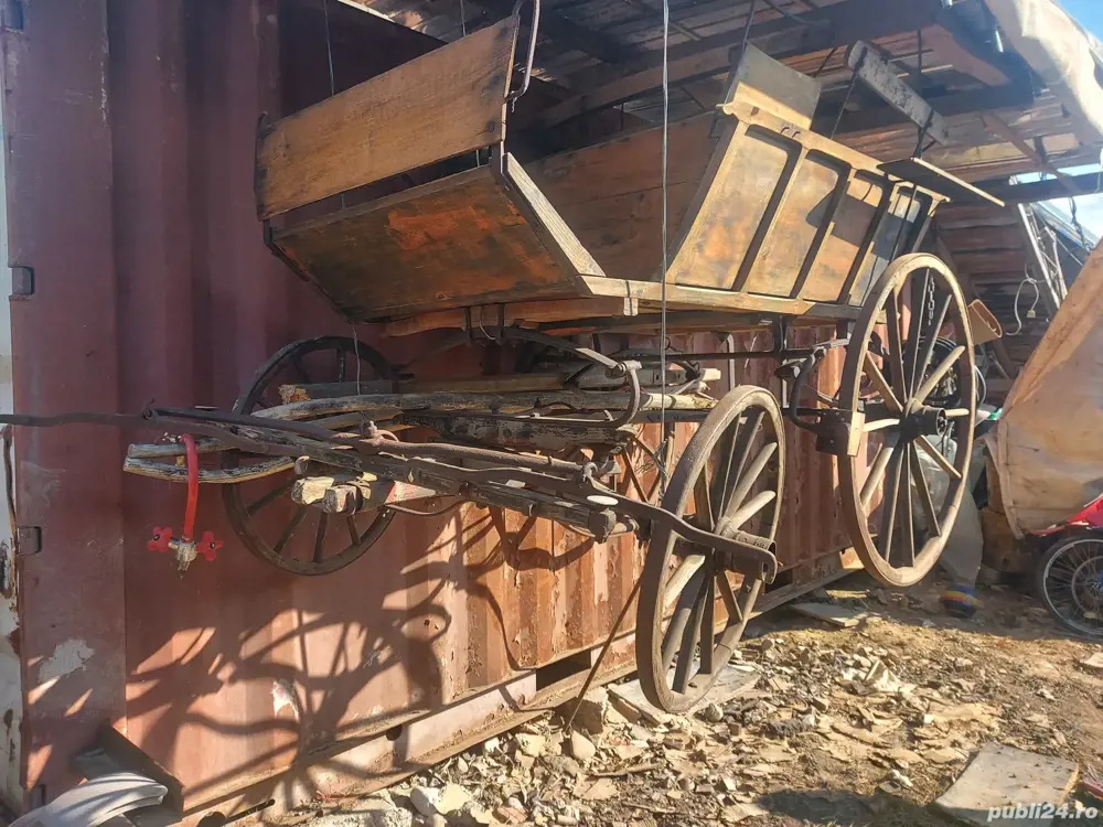 trăsură f veche