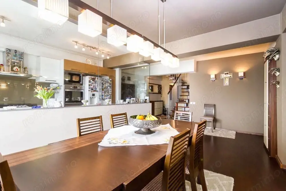 Duplex. 4 camere. Lux  Metrou Aparatorii Patriei.