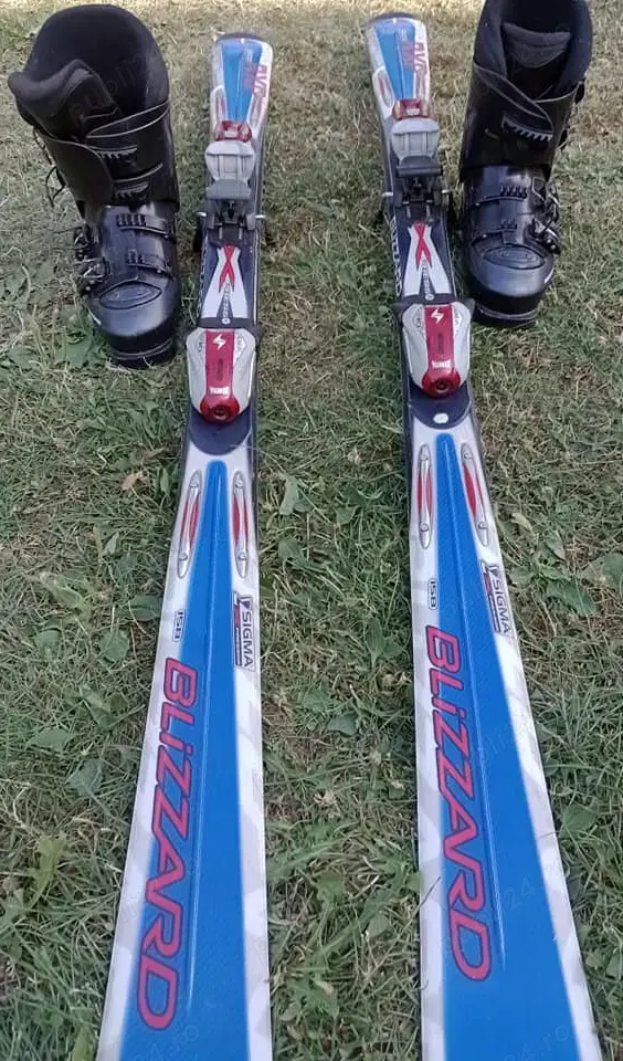 vand pereche de schiuri blizzard