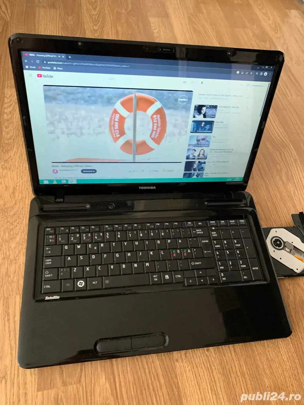 Laptop Toshiba display mare 17,3 led,4gb ram ddr3,500gb memorie vine cu incarcator.