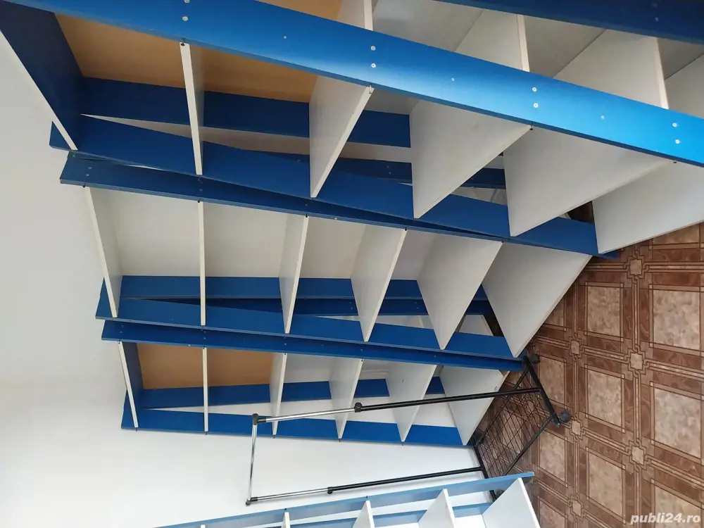 vand rafturi pentru magazin