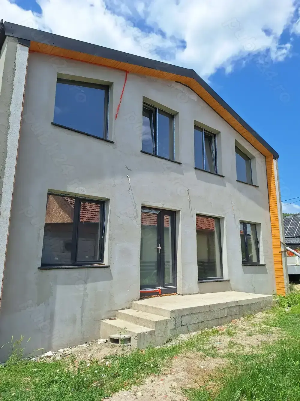 Casa noua zona linistita 