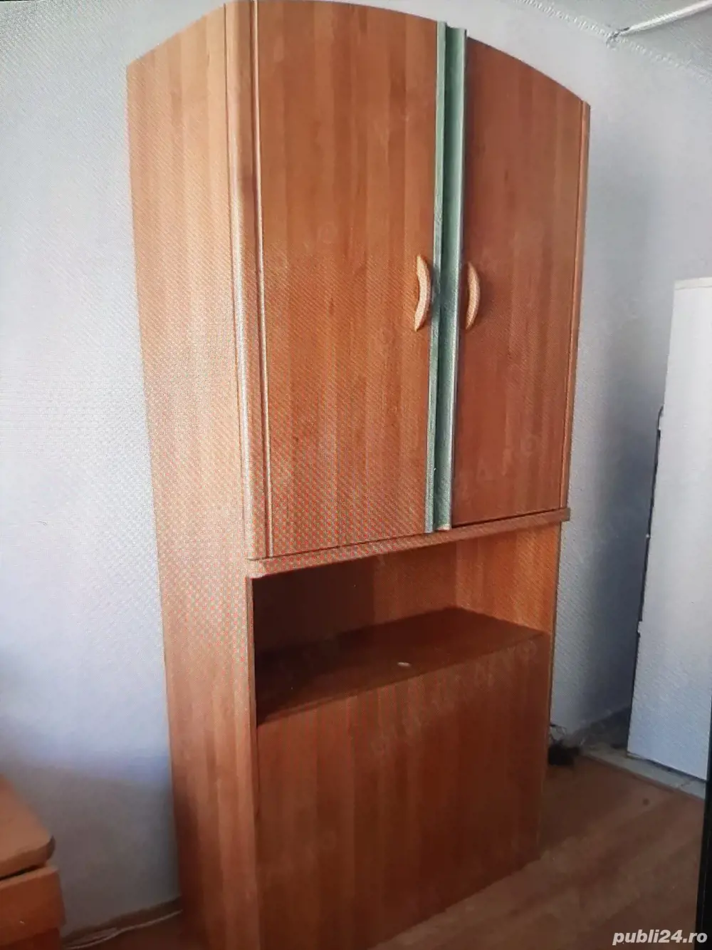 Vînd ce se vede in poze;Dulap 350,Masa tv 250,Pat 2  roni,Noptieră 150,Frigider 400