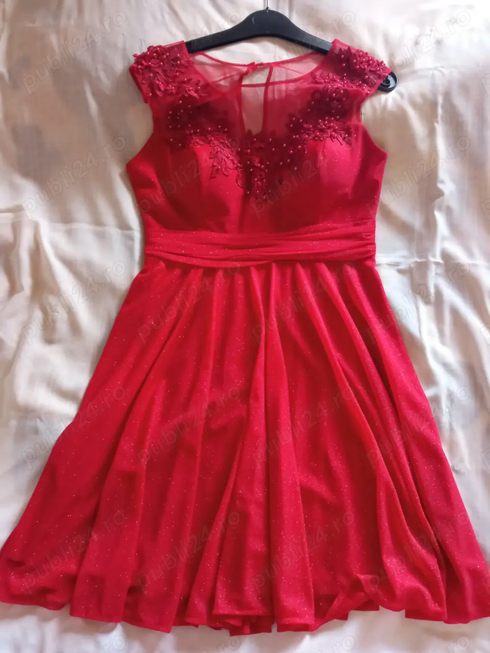 Rochie eleganta si blanita