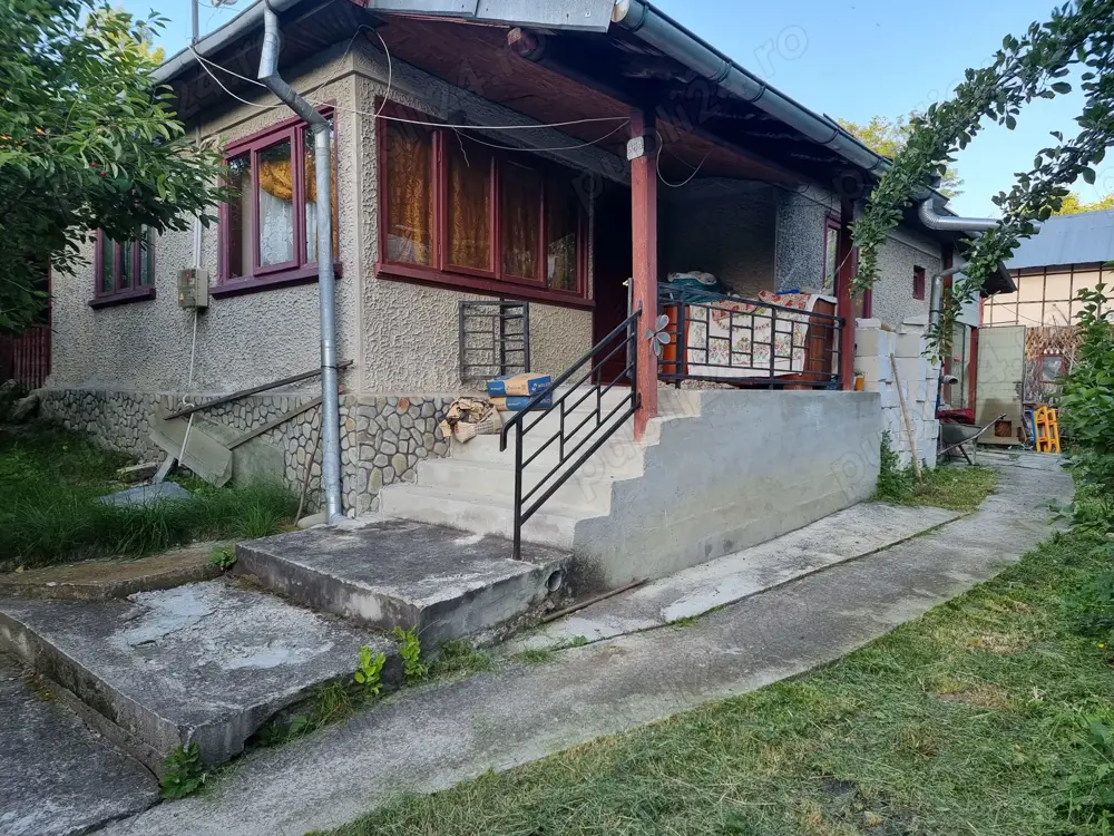 VAND URGENT casa + teren 1200mp