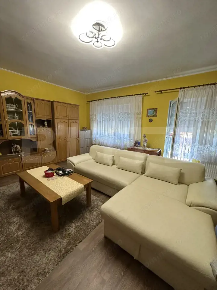 Casa P+2, 240 mp, 300 mp teren, zona Titulescu