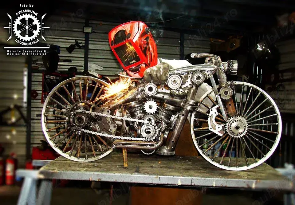 Sculptura fier "Motocicleta steampunk"piese auto moto reciclate.