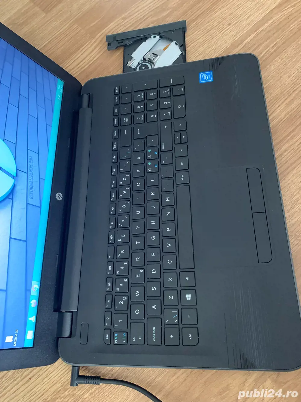 Laptop HP Slim Display 15,6 Led,Windows,4gb ram ddr3,500gb m perfect functional cu incarcator.