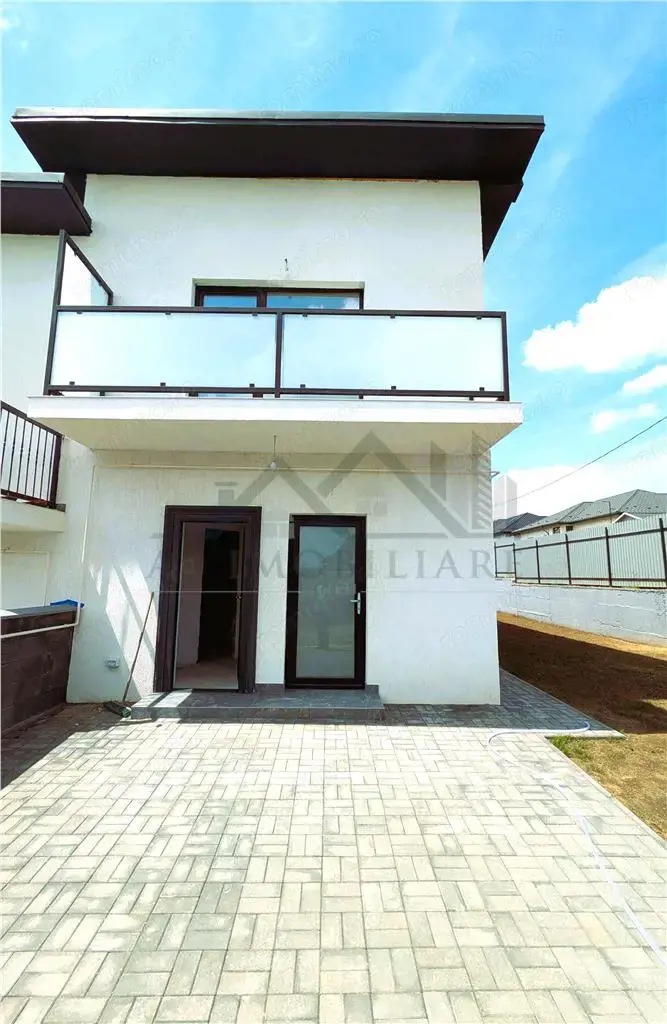 Duplex modern, 3 camere, 88 mp utili, teren 300 mp, Valea Lupului – la cheie, toate utilitatile